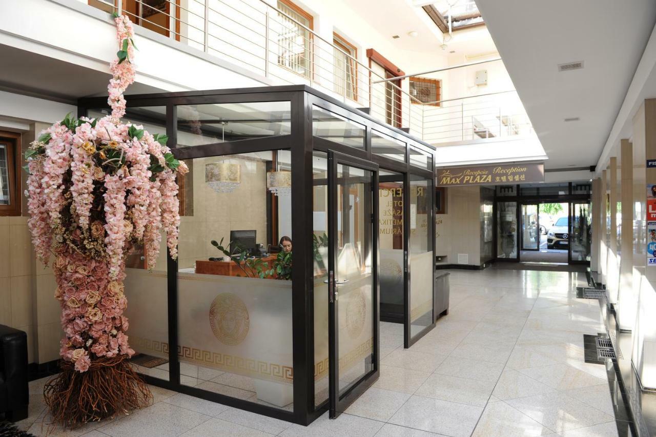 Maxplaza 4*